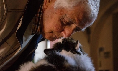 Why contact with pets is good for someone with Dementia