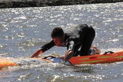 Roeiers laat die water spat