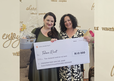 Laerskool Vorentoe-juffrou is kleuteronderwyser van die jaar