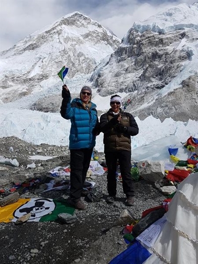 Vroue stap na Everest-basiskamp