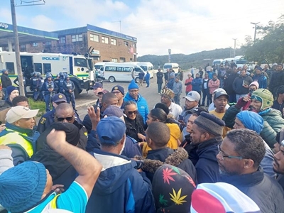 Hornlee comes together against taxi strike