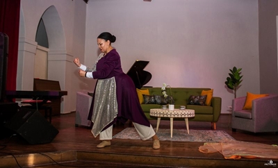 'Women on the Couch' bied inspirasie in Vrouemaand