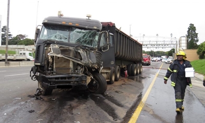 Petrol tanker burns following N3 crash in Bedfordview