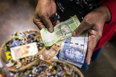 Public servants call for urgent talks on wage cuts
