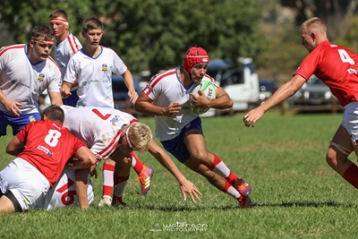 Oakdale skitter op rugbyveld