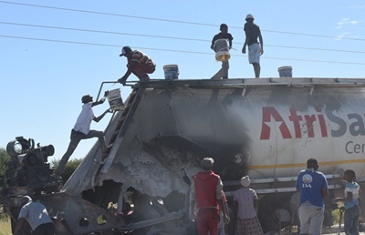Police nab suspected looters in North West