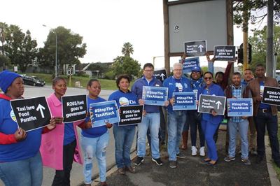 Winde joins mayor to protest petrol hike