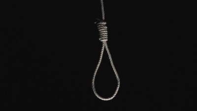 Father hangs his two daughters before hanging himself