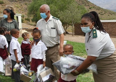 De Rust-plaasskool deur sentrum 'aangeneem'