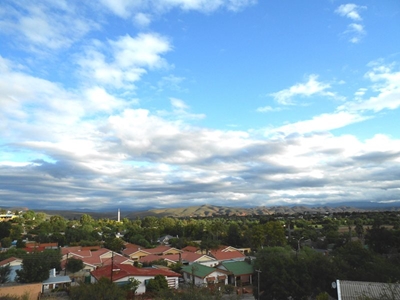 Wie regeer Oudtshoorn na 9 Desember?