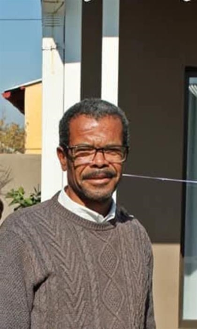 Geliefde onderwyser gegroet