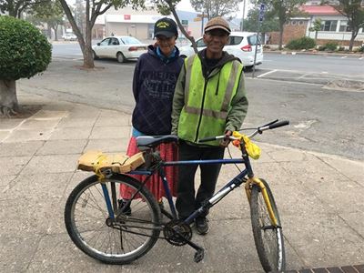 Liefde is om fiets te trap vir jou vrou