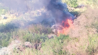 Heroes pull couple from burning car