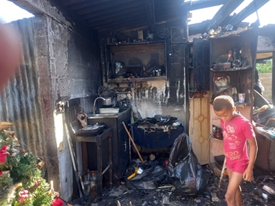 Maraiskamp-gesin se tuiste brand af op Kersdag