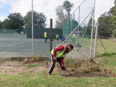 Tennisbane skoongemaak