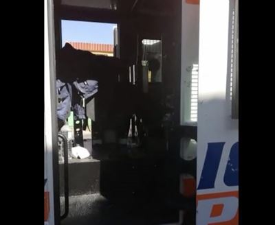 JMPD van left unattended next to looters … with its shotguns