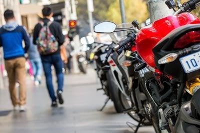Motorfietsryers se geraas 'n tameletjie