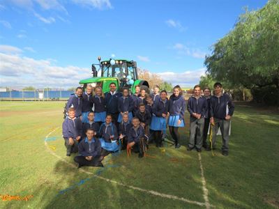 Skoolhoof met trekker skool toe