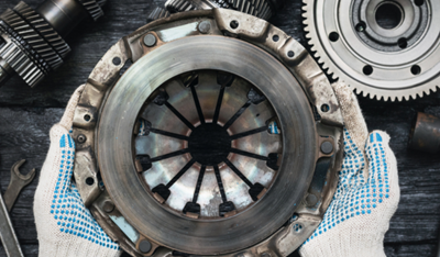 5 common driving habits that ruin your car’s clutch 