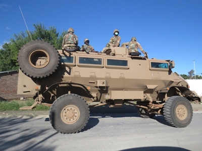 Soldiers patrol Graaff-Reinet