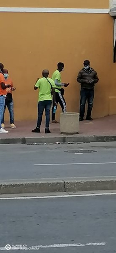 Graaff-Reinet SAPS warning - 5 men conning victims with SIM swaps
