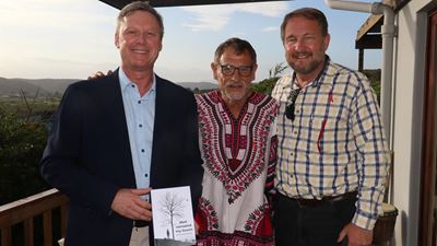Digter stel boek bekend