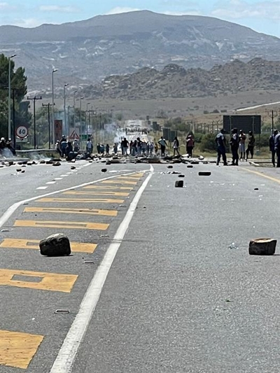 Service delivery protesters barricade Cradock