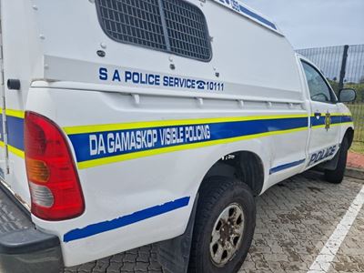 Four teenagers arrested for axe attack on constable in Mossel Bay 