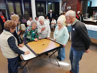 Pret by sportdag vir senior burgers