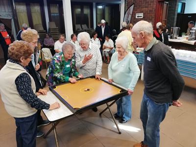 Pret by sportdag vir senior burgers