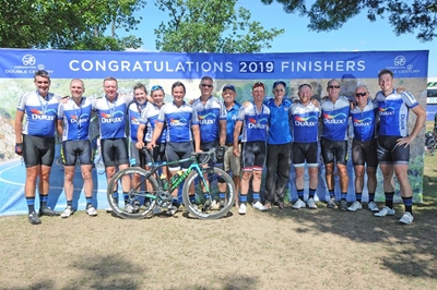 Dulux-fietsryspan ontvang Charles Milner-medaljes