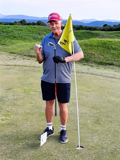Consecutive holes-in-one