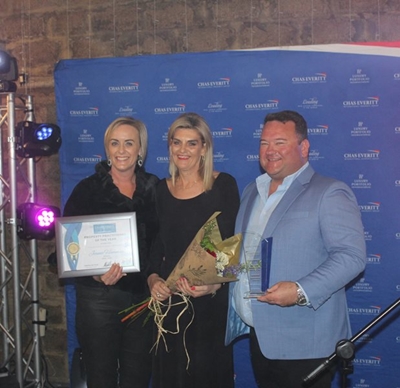 Jeanne Hamman maak skoonskip