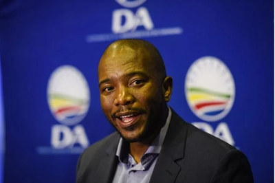 Maimane nudged to discuss DA councillors’ ‘mass exodus’