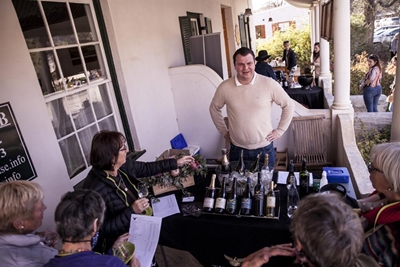 Graaff-Reinet se stoepe weer vol