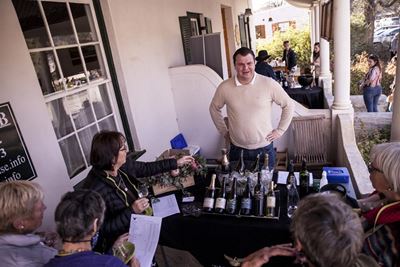 Graaff-Reinet se stoepe weer vol