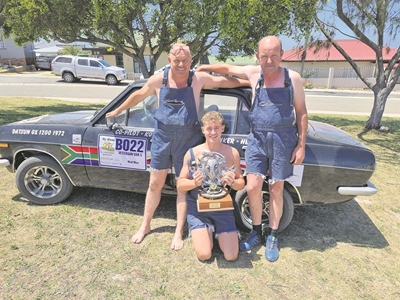 Mosselbaaiers skop die stof op