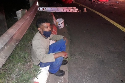 Vyf beseer toe twee bakkies op die N2 bots