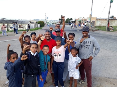 Grondbesetters bid vir hulp van Bo