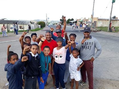 Grondbesetters bid vir hulp van Bo