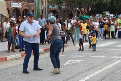Bitou Mayor 'gets the party started'