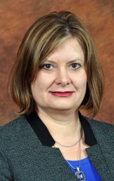 Minister Schäfer addresses issues around closing schools