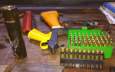 Police confiscates illegal firearms
