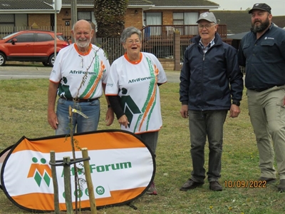 AfriForum en MM plant saam bome