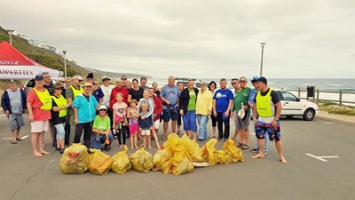 Cleaning beaches together