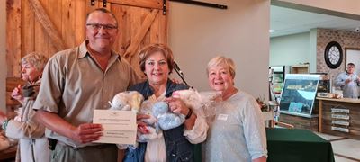 Groenklofers maak skapies vir kankerkinders