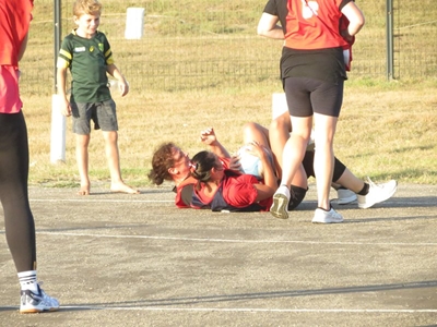 Netbal skop af in sterk wind