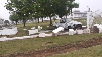 2 mans sterf na bakkie deur grensheining ploeg
