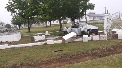2 mans sterf na bakkie deur grensheining ploeg