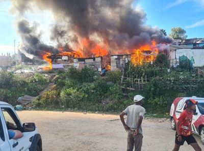 Hulp gevra ná talle informele strukture op Groot Brak afbrand